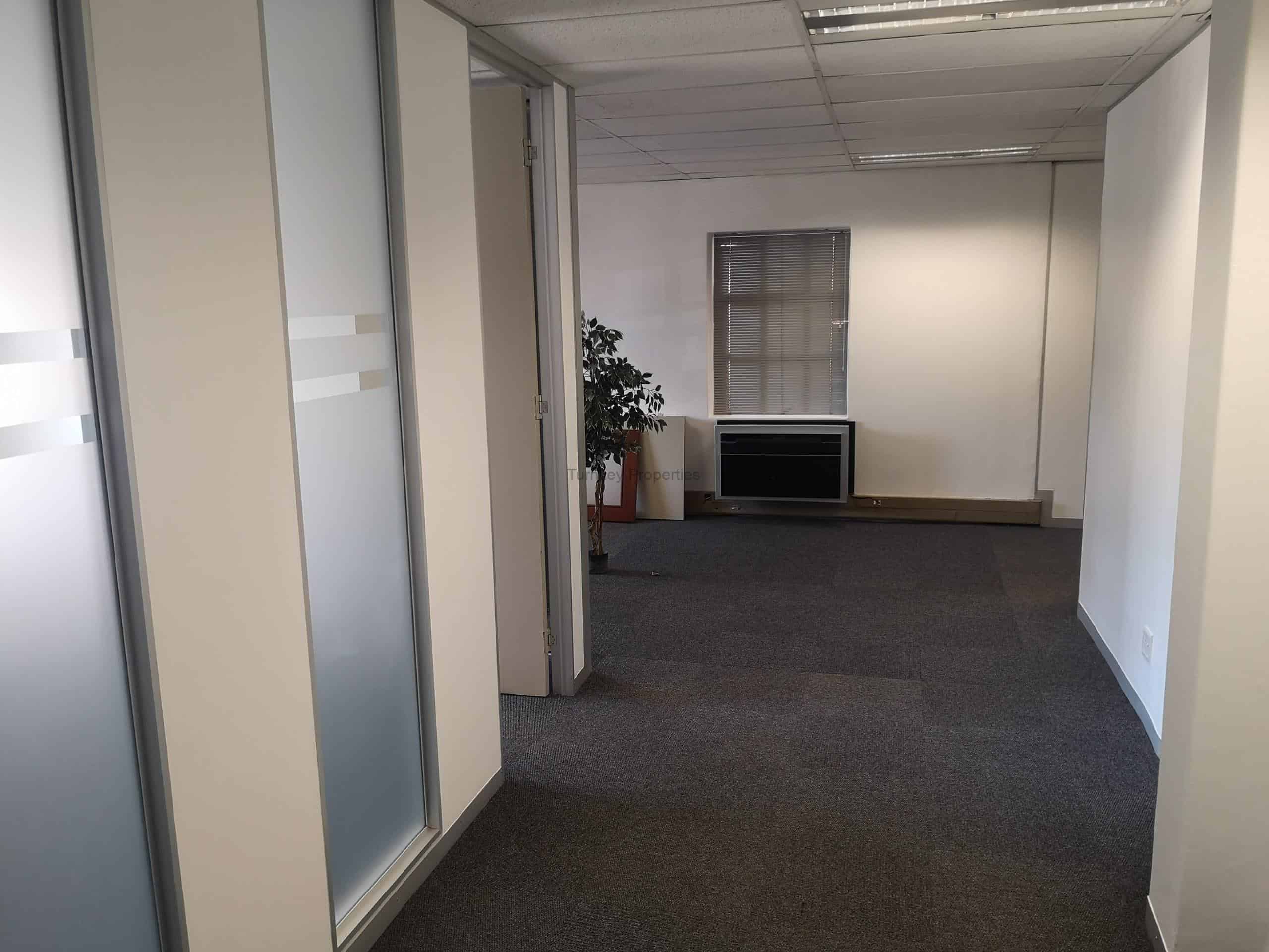208 m² Office Space to Rent Bryanston The Oval