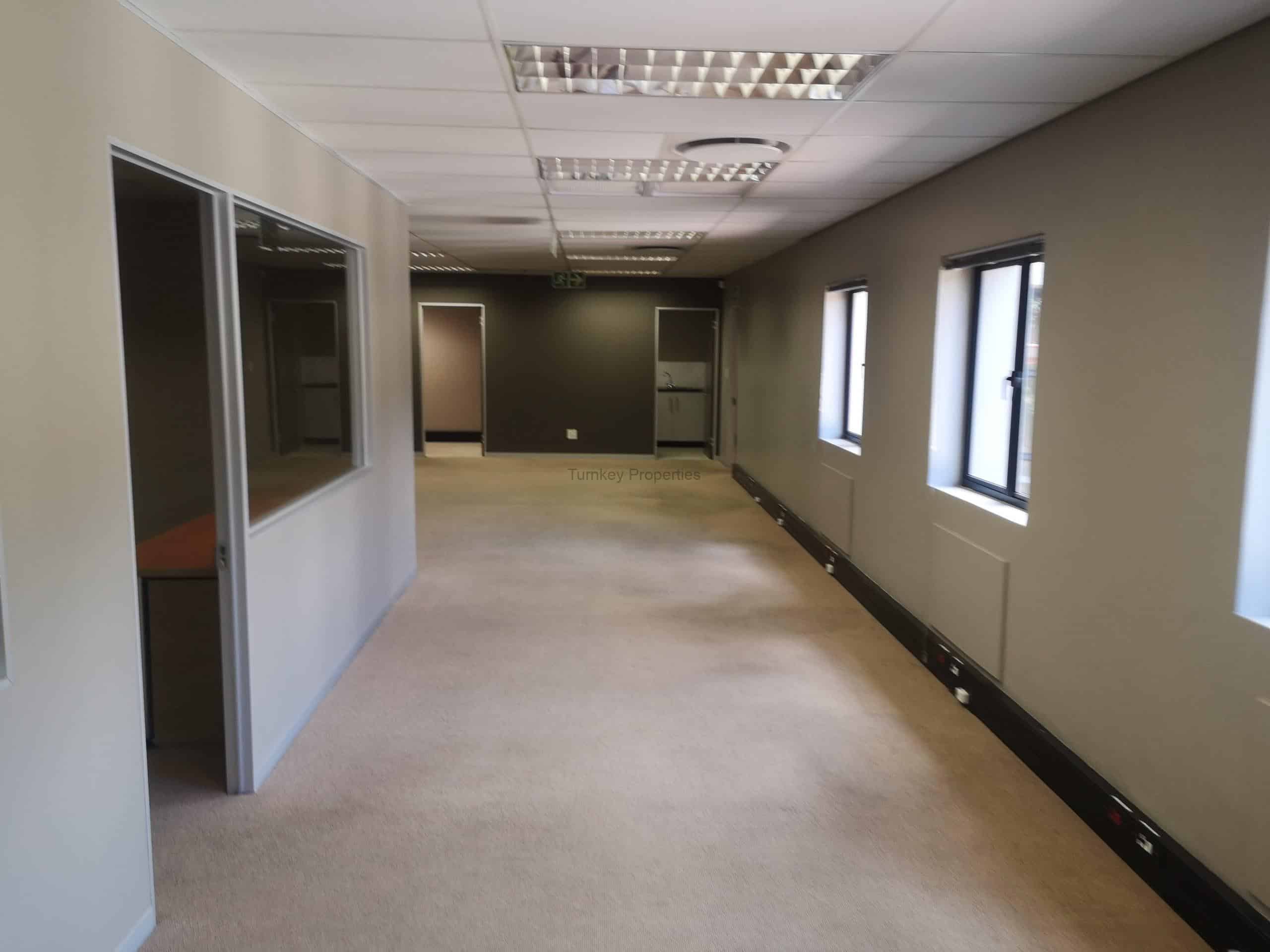 175m² office to let Clearwater office park, Strubensvallei