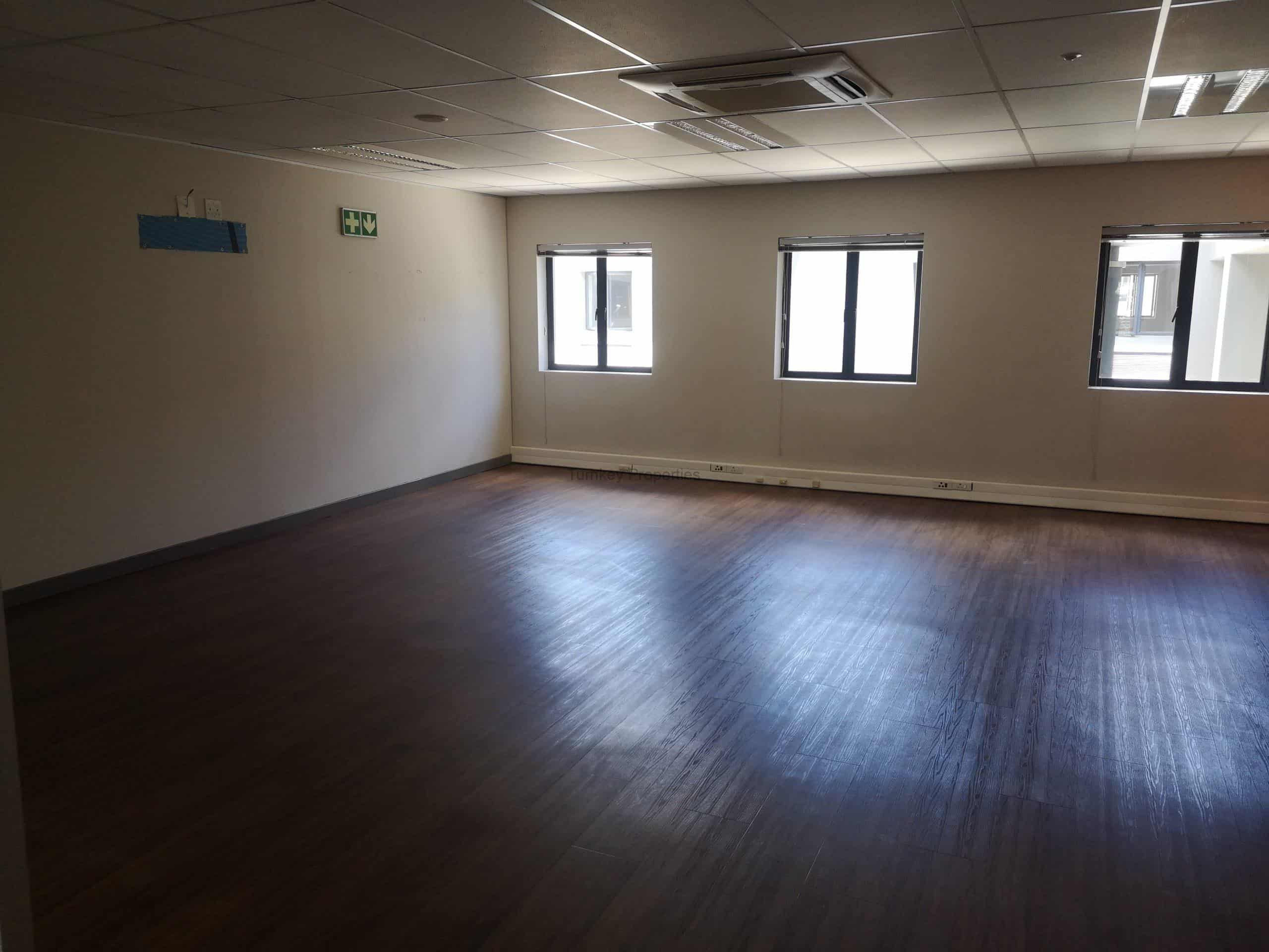 571m² office to let Clearwater office park, Strubensvallei