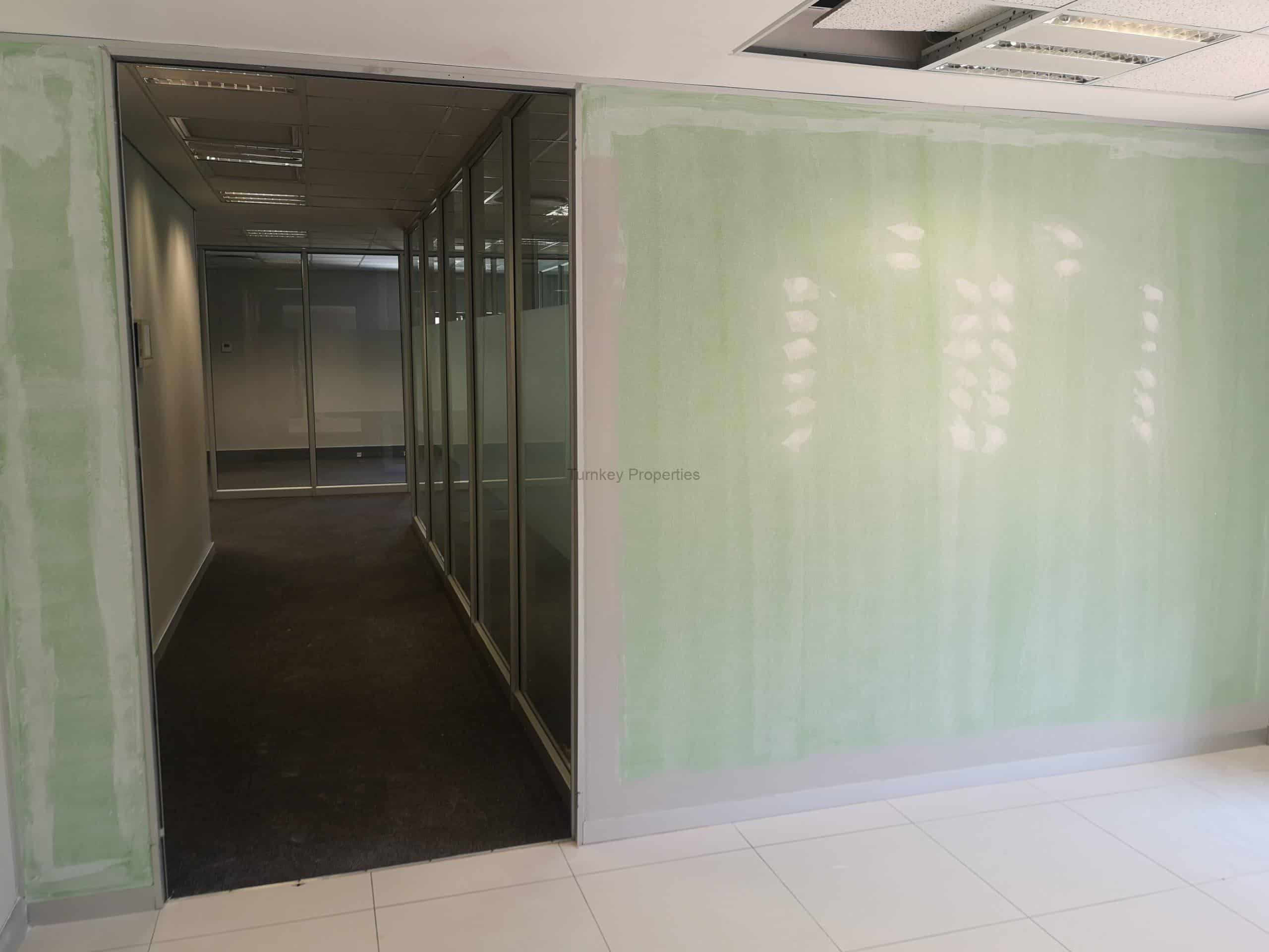 584 m² office to let Clearwater office park, Strubensvallei